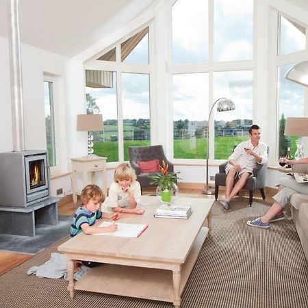 Swandown Lodges Chard Extérieur photo