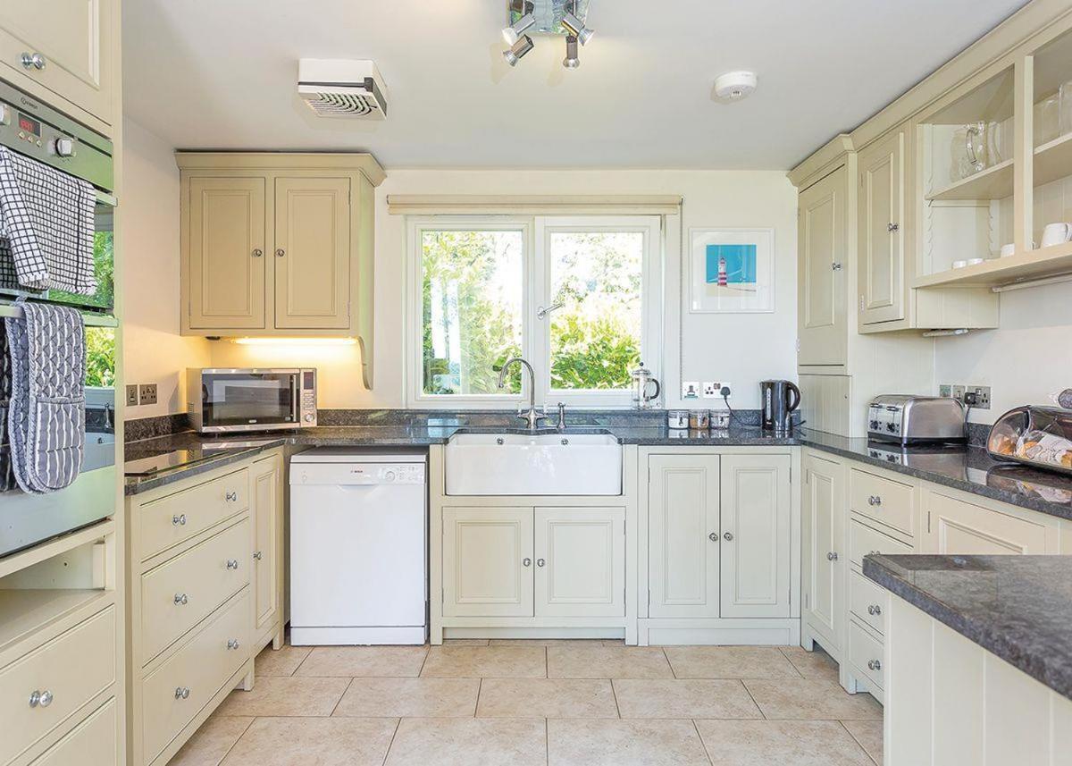 Swandown Lodges Chard Extérieur photo