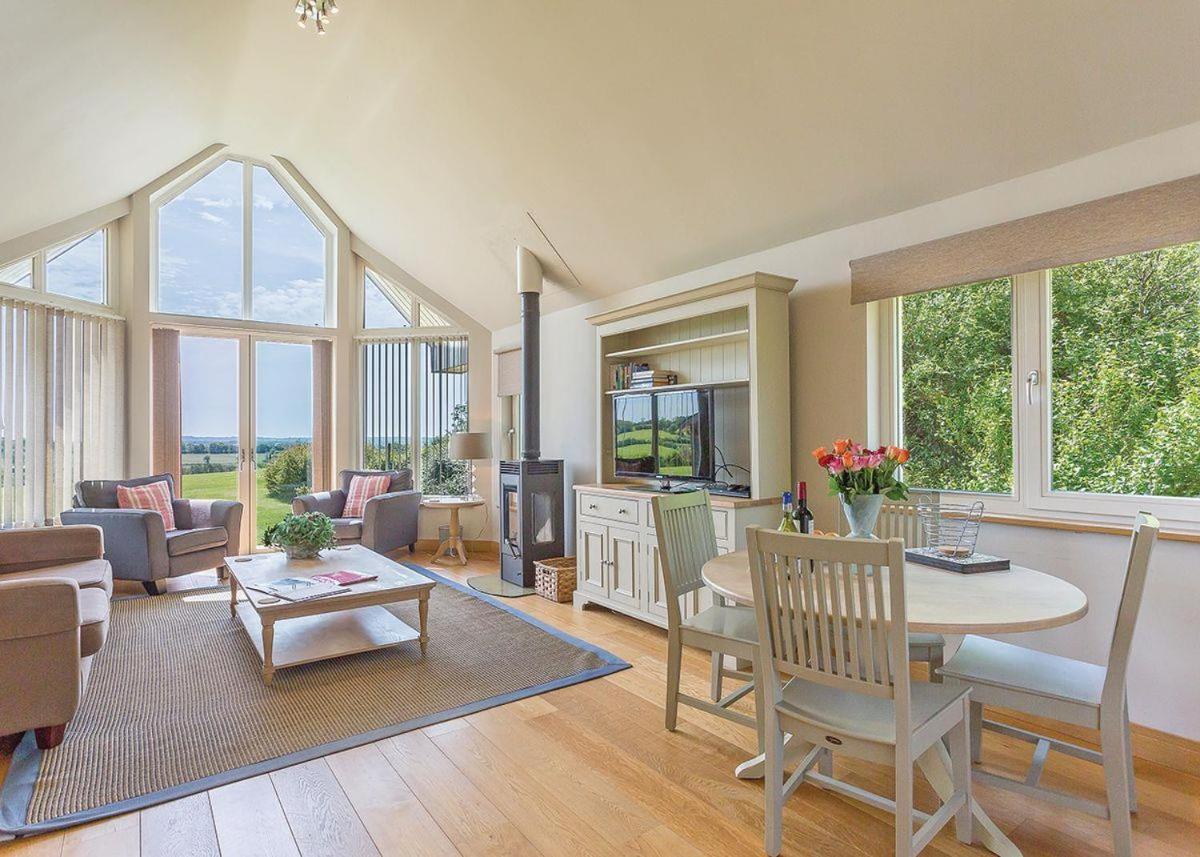 Swandown Lodges Chard Extérieur photo