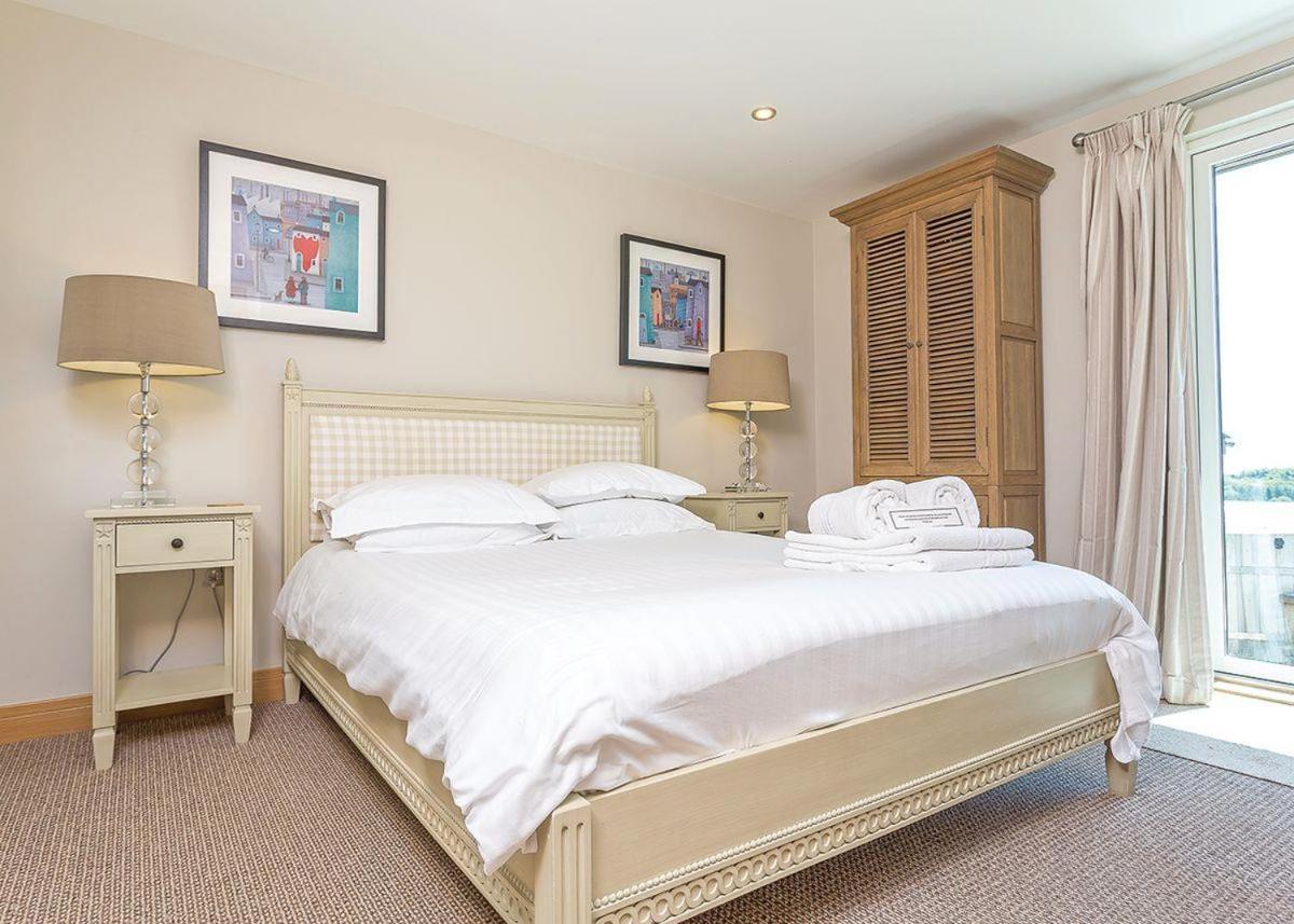 Swandown Lodges Chard Extérieur photo