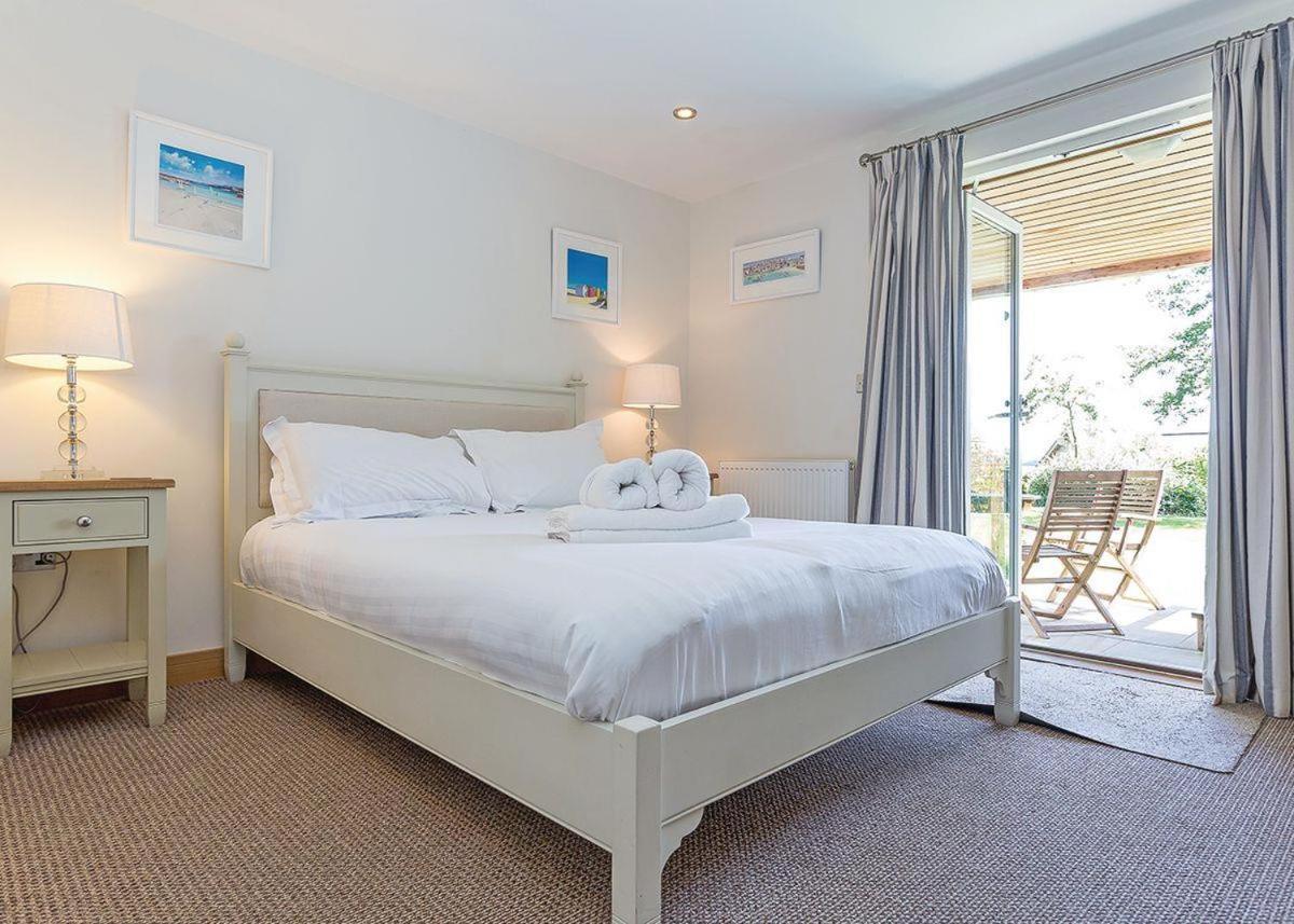 Swandown Lodges Chard Extérieur photo