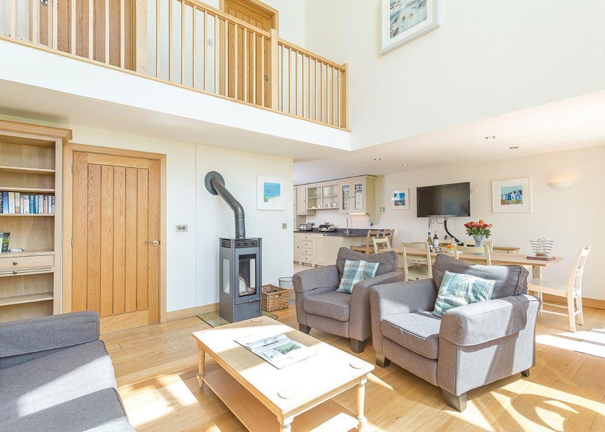 Swandown Lodges Chard Extérieur photo