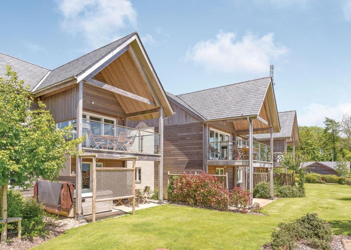 Swandown Lodges Chard Extérieur photo