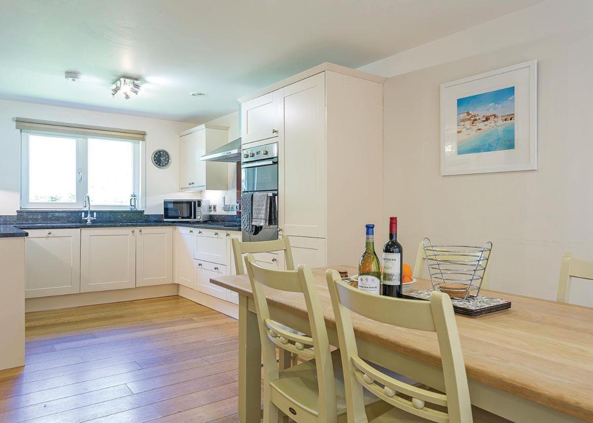 Swandown Lodges Chard Extérieur photo