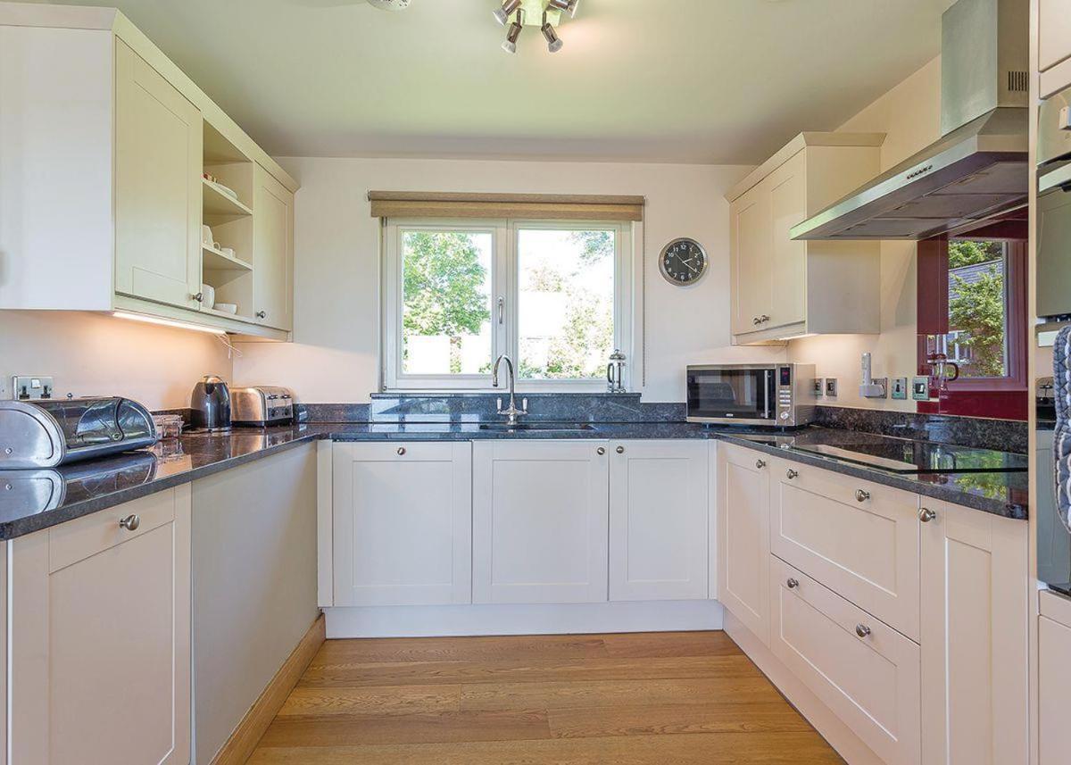 Swandown Lodges Chard Extérieur photo