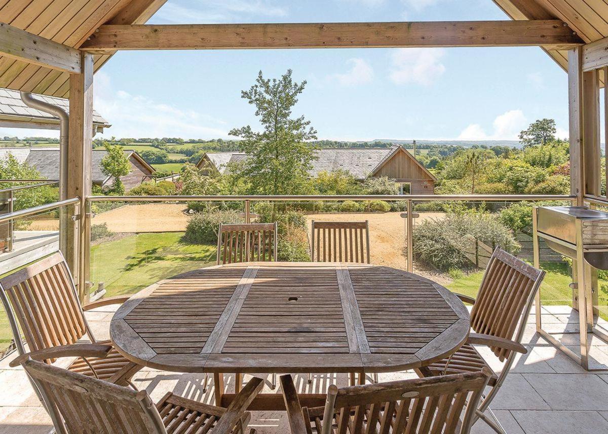 Swandown Lodges Chard Extérieur photo