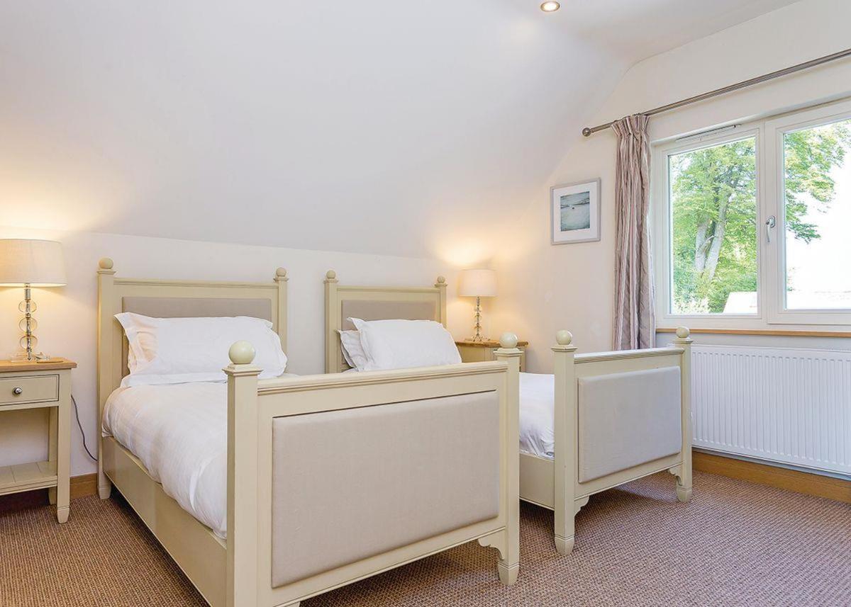 Swandown Lodges Chard Extérieur photo