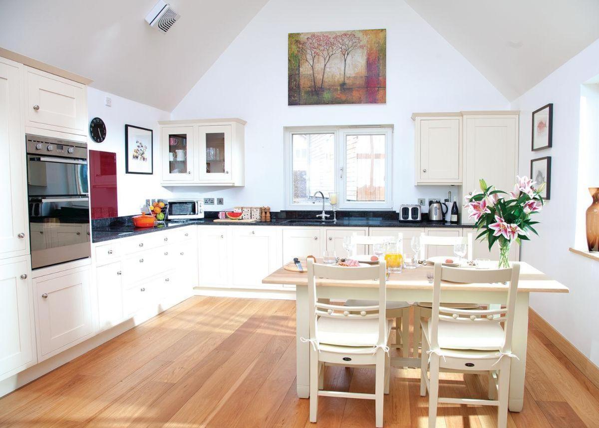 Swandown Lodges Chard Extérieur photo
