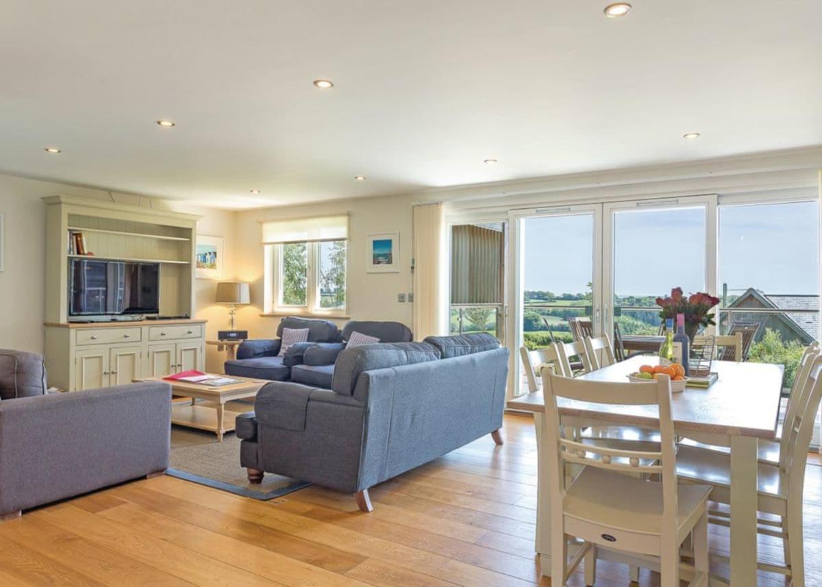 Swandown Lodges Chard Extérieur photo