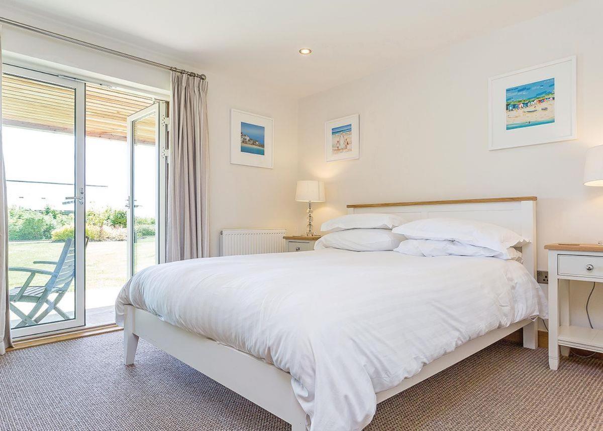 Swandown Lodges Chard Extérieur photo