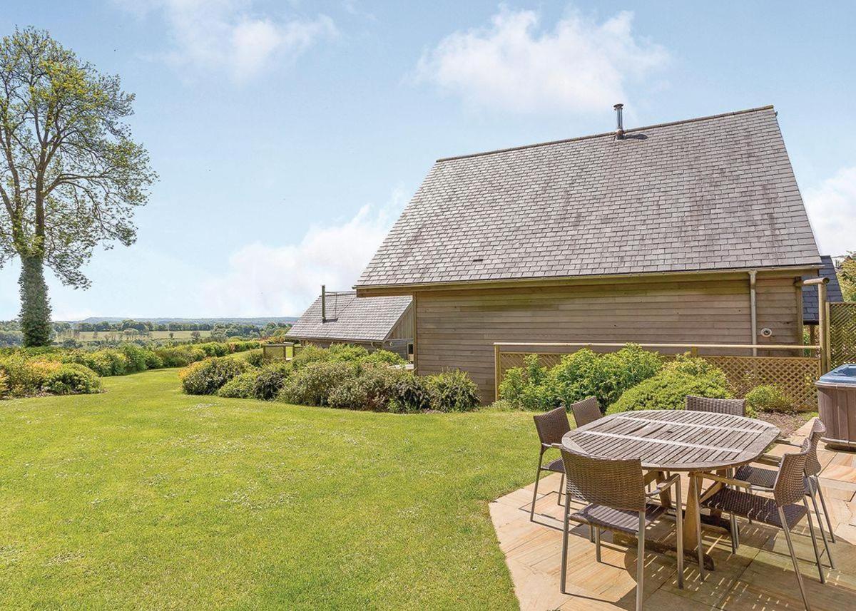 Swandown Lodges Chard Extérieur photo