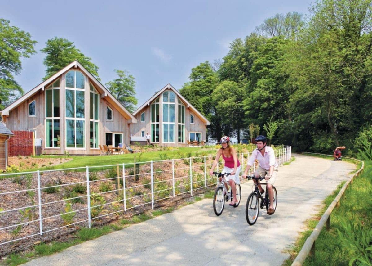 Swandown Lodges Chard Extérieur photo