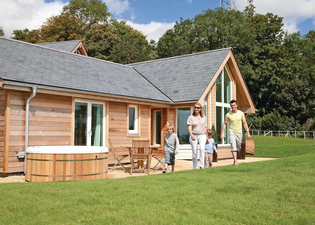 Swandown Lodges Chard Extérieur photo