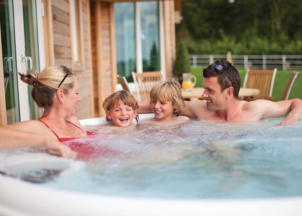 Swandown Lodges Chard Extérieur photo