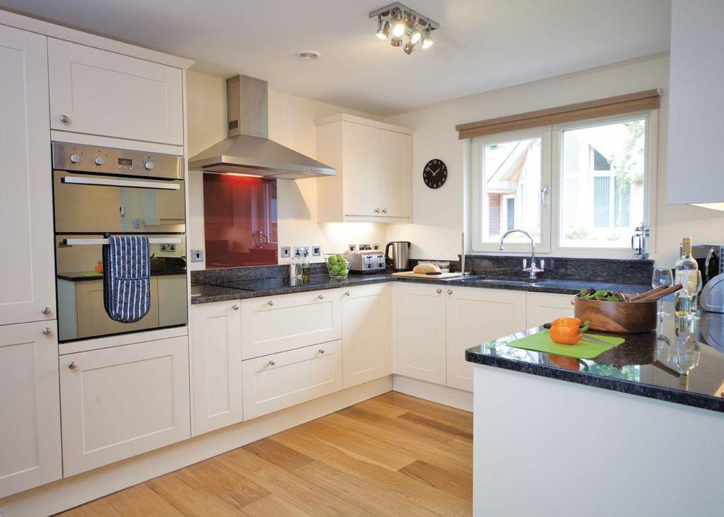 Swandown Lodges Chard Extérieur photo