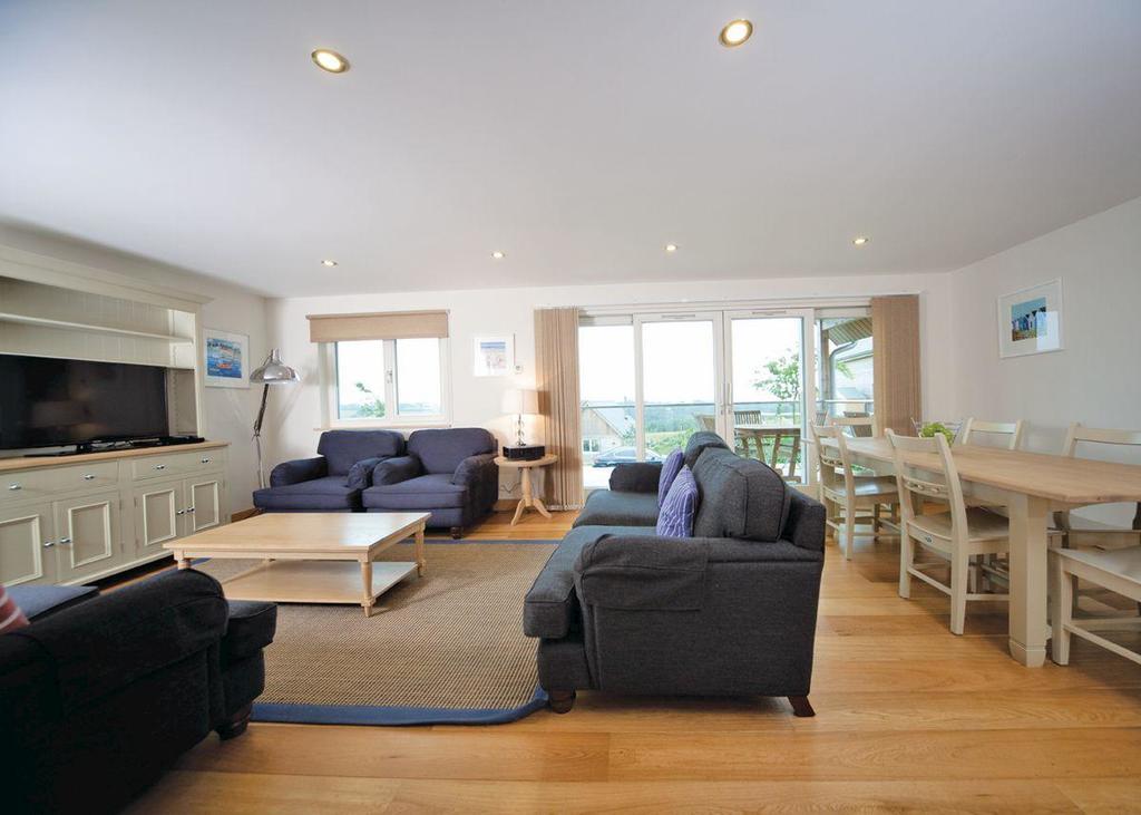 Swandown Lodges Chard Extérieur photo